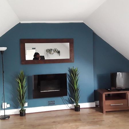 Stunning 1-Bed Apartment In Лондон Екстериор снимка
