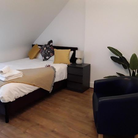 Stunning 1-Bed Apartment In Лондон Екстериор снимка