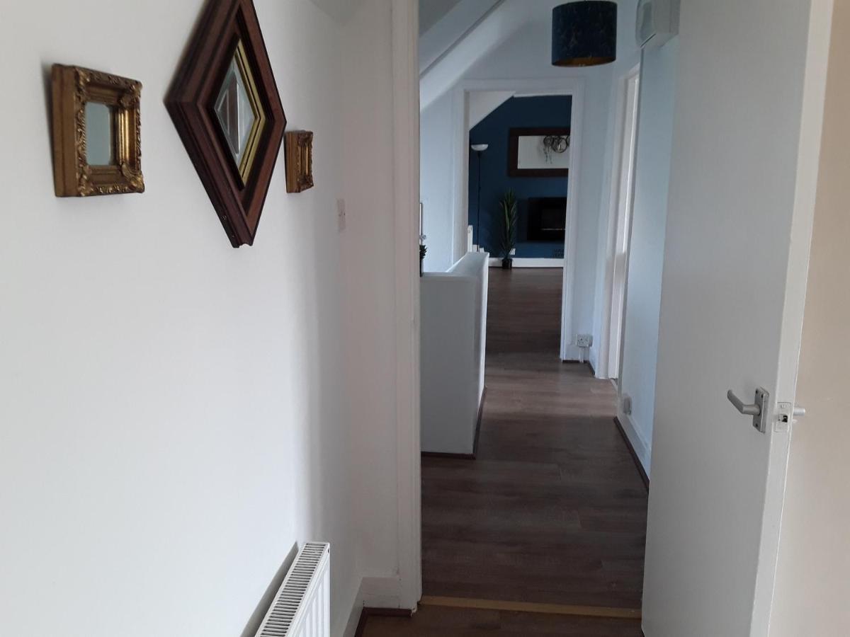 Stunning 1-Bed Apartment In Лондон Екстериор снимка