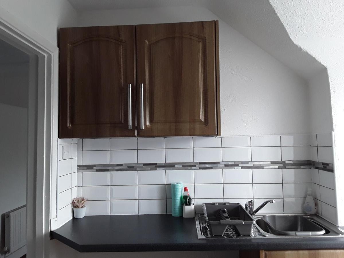 Stunning 1-Bed Apartment In Лондон Екстериор снимка