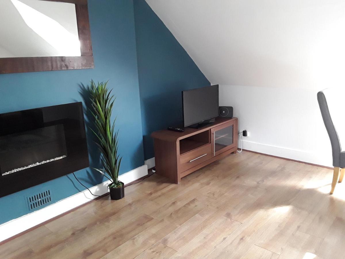 Stunning 1-Bed Apartment In Лондон Екстериор снимка
